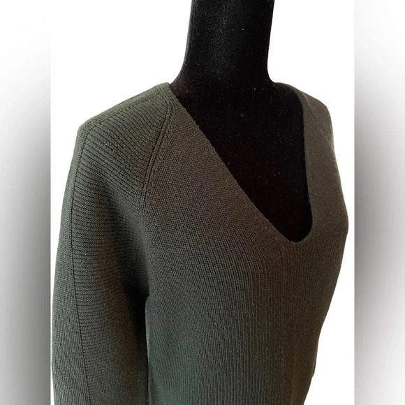 Athleta Women Black Hanover Merino Extra Fine Wool Blend V Neck Sweater Size XS - Picture 8 of 9